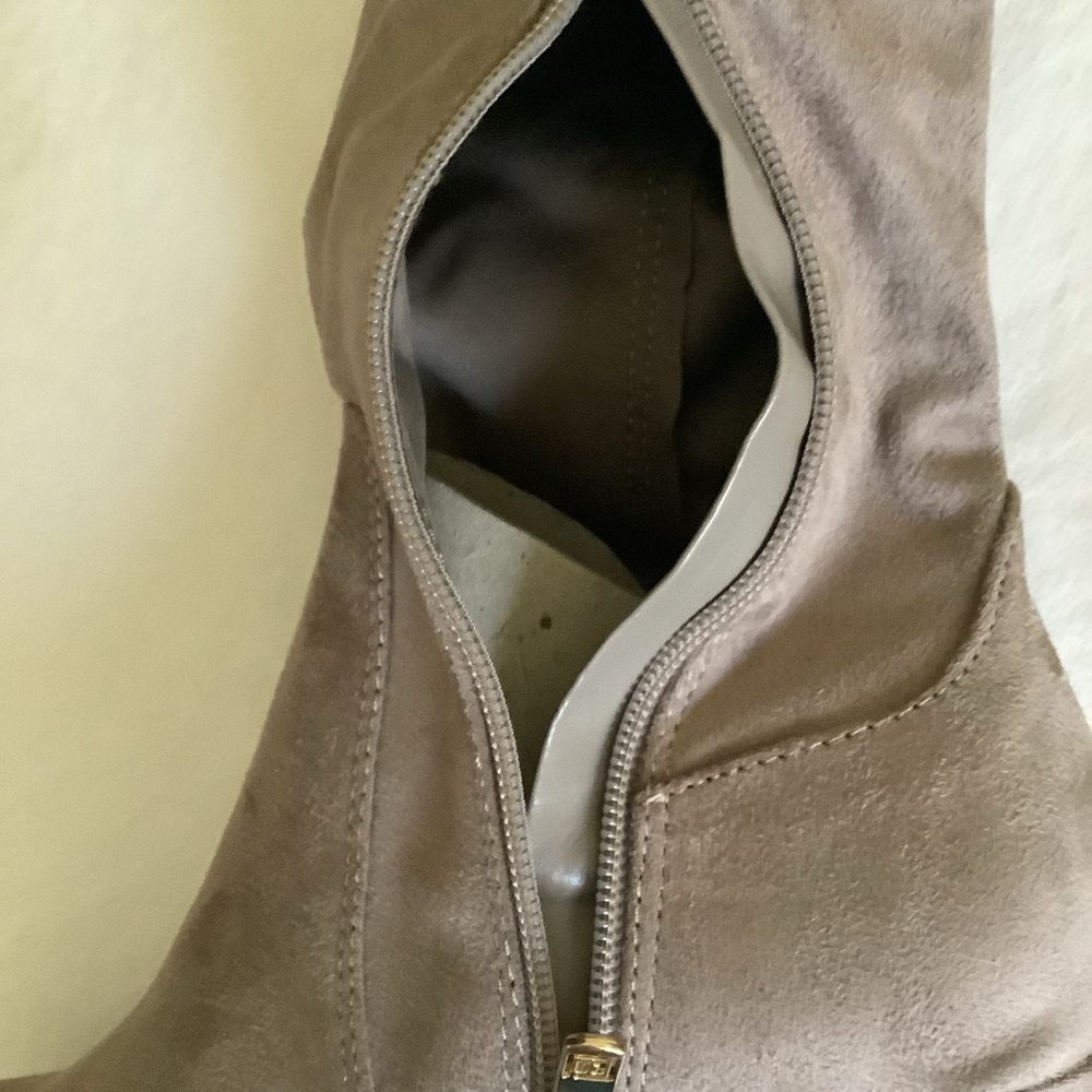NWOT Liz Claiborne Over Knee Boots (8) - Picture 9 of 14